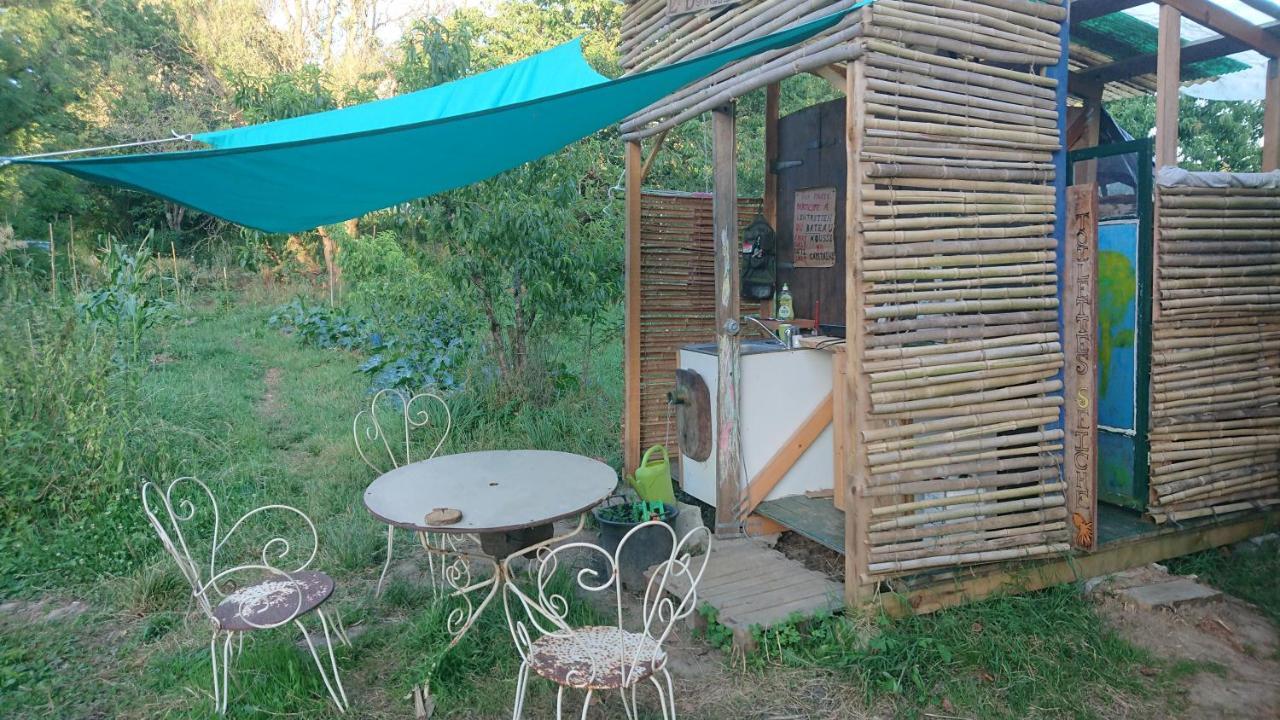 Tente En Permaculture Pirate Creysse  Exterior foto